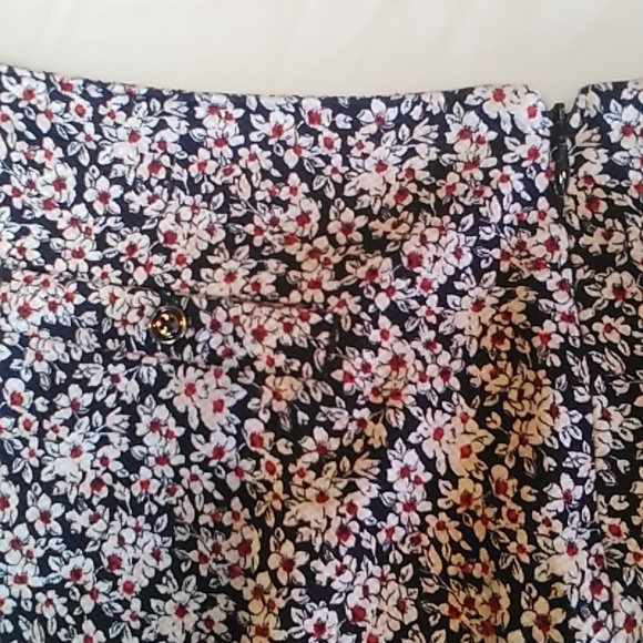 2/25 Banana Republic Pencil Skirt Navy White and Red Floral pattern EUC Sz 10 - Picture 7 of 9